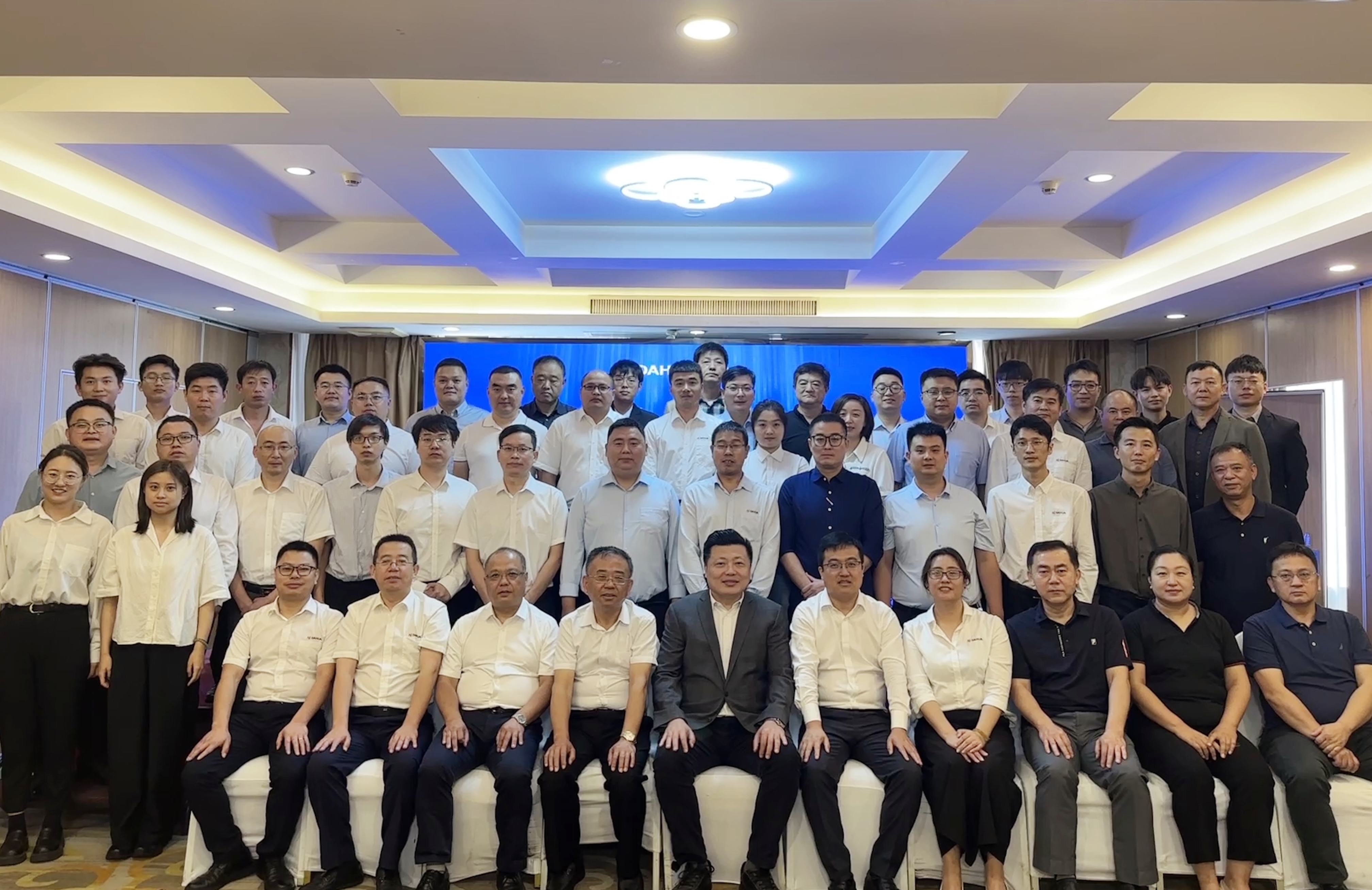 助力決戰(zhàn)收官 | 營(yíng)銷(xiāo)中心三季度銷(xiāo)售大會(huì)跑出百日攻堅(jiān)“加速度”